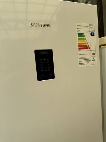 маленький холодильник: Холодильник Samsung, Новый, Двухкамерный, Total no frost, 190 *