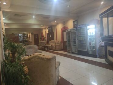 Restoran, kafelər: Qaraev metrosuna yaxın yerləşən ümumi sahəsim olan,10 otağlı — 20