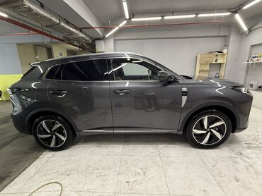 Elektrik nəqliyyat: Elektrik krossover – Leapmotor C11 (DD5) Özəlliklər: - Tam elektrikli — 2