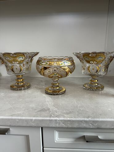 хрустальные вазы салатницы: Набор богемского хрусталя с золотым напылением и росписью - Состав