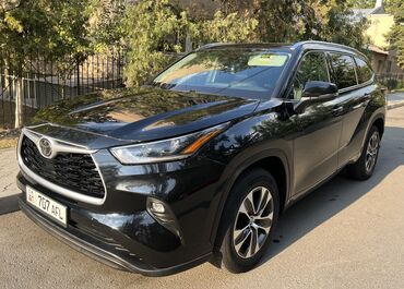 человек собирающий марки: Toyota Highlander: 2021 г., 3.5 л, Автоматические, Бензин, Внедорожник
