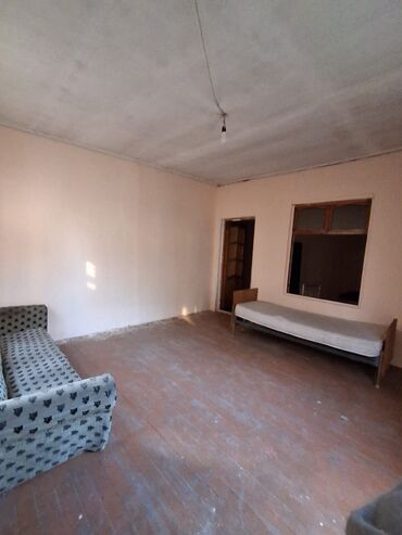 Həyət evləri və villaların satışı: 2 otaqlı həyət evi/sahə - Daş hasarla əhatəli kiçik həyət, darvaza — 8