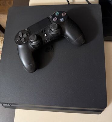 ps4 klaviatura: PlayStation 4 slim + 2 dene Joystick az istifade edilib veziyyeti