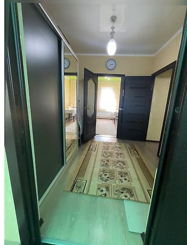 Продажа коттеджей и домов: Продаю дом 5 комнат, с ремонтом 100 кв. м, в центре г. Орловка. Уч — 7