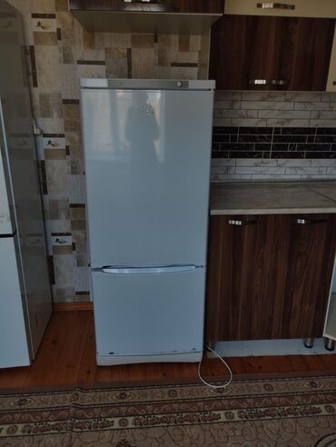 soliton soyuducu: İki qapılı soyuducu – Indesit Ünvan:Maştağa.Veziyyet yaxsidi,problemi