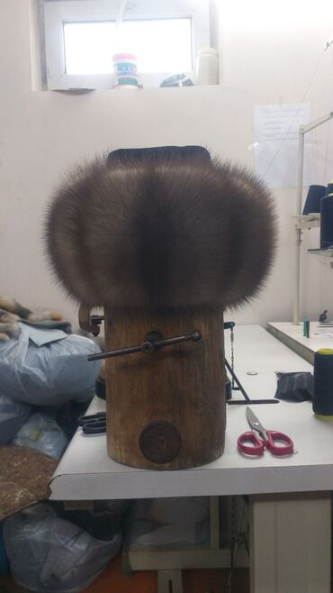 Головные уборы: Суусар тебетейлер, ичиктер, малахайлар. Ортомчусуз, түз өндүрүлүп — 3