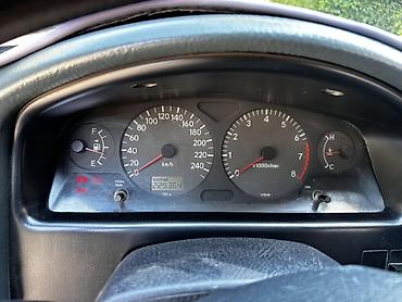 айландер: Toyota Avensis: 2001 г., 1.8 л, Механика, Газ, Седан — 4