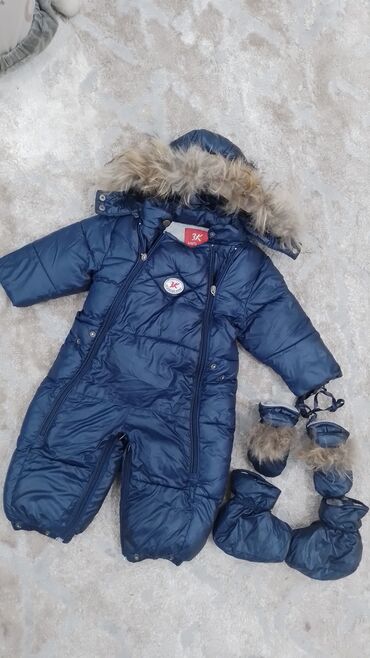 Верхняя одежда: Детский комбинезон, съёмный мех и капюшон. 74 размер цена 1500