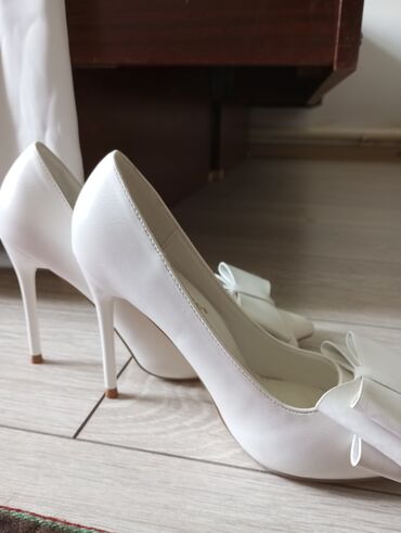 женские сапошка: Туфли 35.5, цвет - Белый