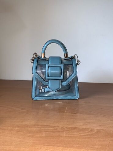 nova torbica: Providna Zara torbica, uz nju ide kaiš koji ima mogućnost da se skine