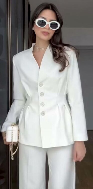 Kompleti: 💫Ženski elegantni komplet – sako i pantalone
✅3200 din — 6