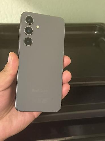 телефон one plus: Samsung Galaxy S24 (модель SM‑S921B/DS), графитовый цвет — 1
