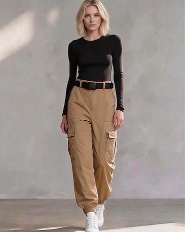 ugg: Ženske cargo pantalone sa pojasom

Pantalone: 2200 dinara — 1