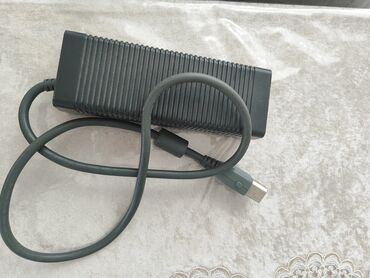 Xbox 360 & Xbox: Xbox 360 konsol dəsti Komplekt: - Xbox 360 ağ korpus konsolu - 2 ədəd — 2