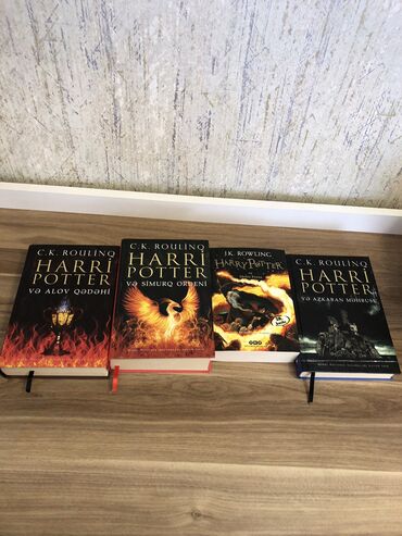Kitablar, jurnallar, CD, DVD: Hamısı təzədir. Orijinal Harry Potter kitabları Ali və Ninodan alınıb