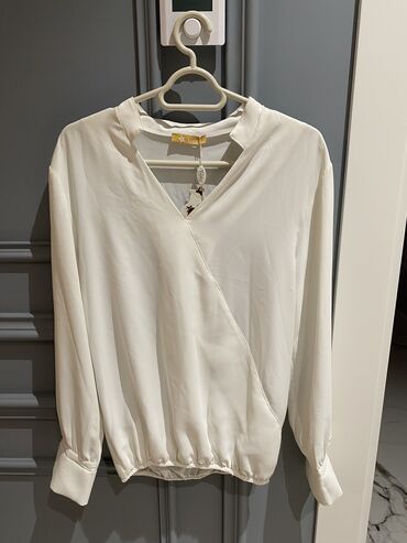 Рубашки и блузы: M (EU 38), цвет - Белый