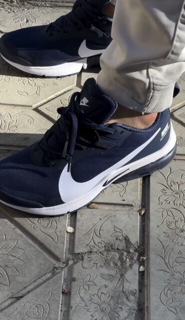 Кроссовки и спортивная обувь: Мужские кроссовки, 40, Nike, Новый, Самовывоз, Платная доставка at lalafo.kg Кроссовки и спортивная обувь: Мужские кроссовки, 40, Nike, Новый, Самовывоз, Платная доставка