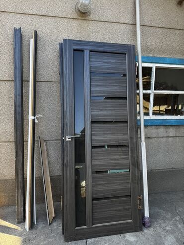 футбол газон: Ички эшик айнек менен, Сол, түсү - Боз