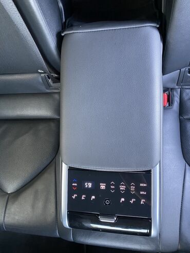 Toyota: Toyota Camry: 2.5 l | 2019 il Sedan — 19