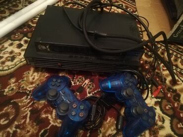 PS2 & PS1 (Sony PlayStation 2 & 1): Продается плестейшн 2. с подставкой,со всеми нужными проводами, с