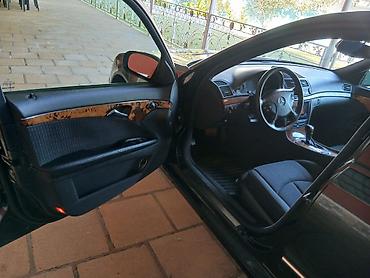 Mercedes-Benz: Mercedes-Benz E 240: 2.6 l | 2002 il Sedan — 7