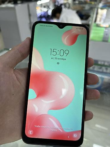 гелек: Samsung Galaxy A10s, красный - Дисплей: вырез Infinity‑V. Яркий — 3