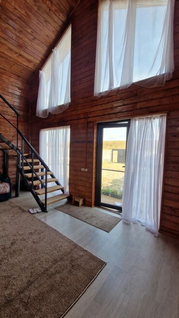 Посуточная аренда домов: 62 м², 3 комнаты — 6