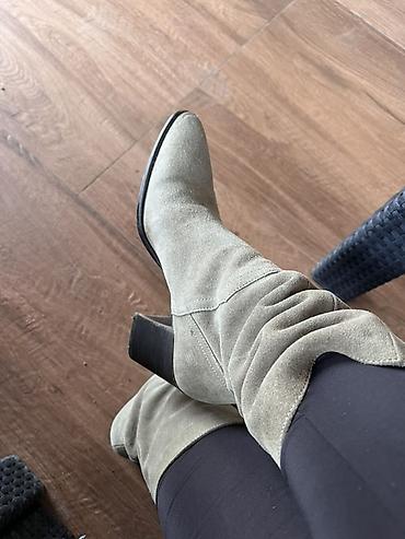 bearpaw cizme: Ženske čizme do kolena – sivkasto-bež antilop - Materijal: mekani — 1