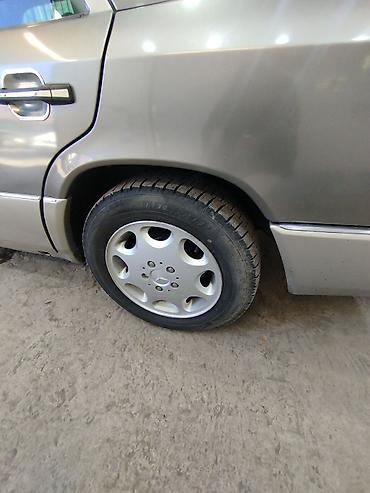 Mercedes-Benz: Mercedes-Benz W124: 1992 г., Механика, Бензин, Седан — 9