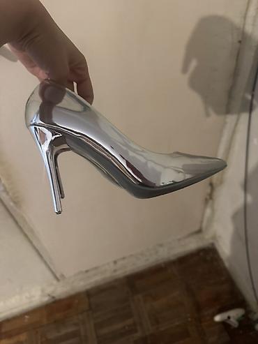 Tuflilər: Gümüşü xrom rəngli qadın stilettosu - Model: Klassik sivri burunlu — 1