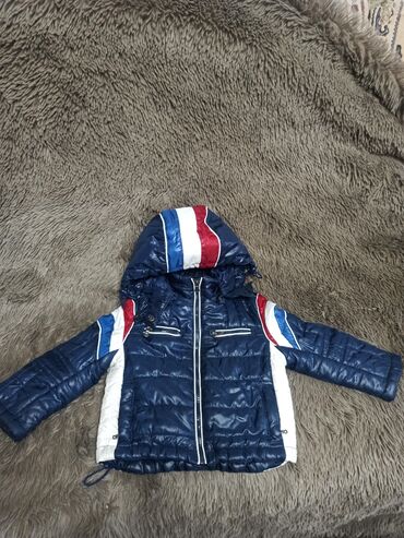 зимняя детская куртка для мальчика: Куртка демисезонная на мальчика,на 2-3 года,отл. состояние, 500