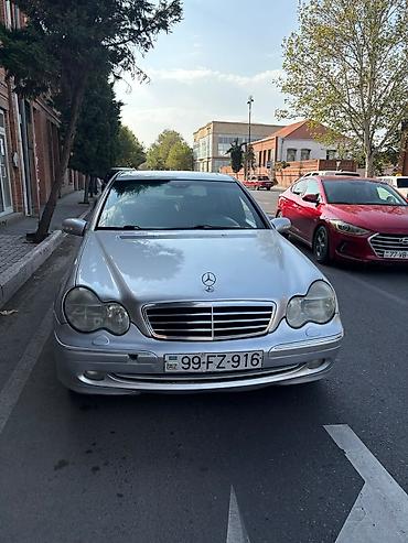 Mercedes-Benz: Mercedes-Benz C-Class sedan (W203), gümüşü rəng. - Kuzov: 4 qapı — 2