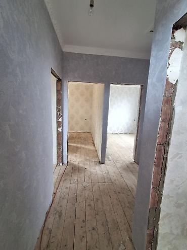 Həyət evləri və villaların satışı: Satılır: həyət evi Ümumi təsvir: - Bir mərtəbəli həyət evi, girişdə — 2