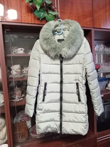 стеганое пальто: Пальто, Зима, По колено, На молнии