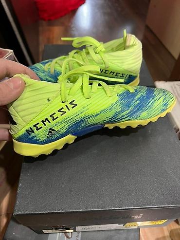 коллекционные карточки: Детские футбольные бутсы/сороконожки adidas Nemeziz Оригинал. Б/У 31р — 2