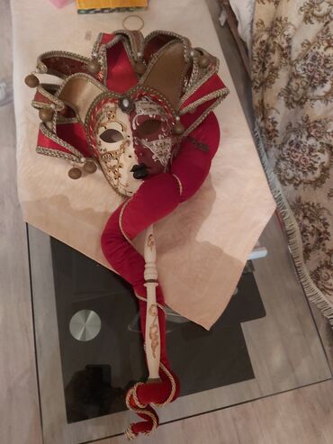 novruz əl işləri: Ev ucun dekor, divara asilan maska velurdandir. Londondan baha alinib