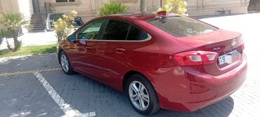 Chevrolet: Chevrolet Cruze sedan – qırmızı (metalik) rəngdə, 4 qapı, arxa “CRUZE” — 3
