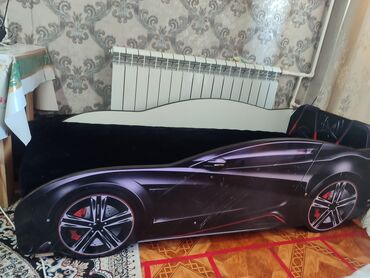 кровать в виде машины для мальчика: Кровать-машина с ярким дизайном в виде спортивного автомобиля