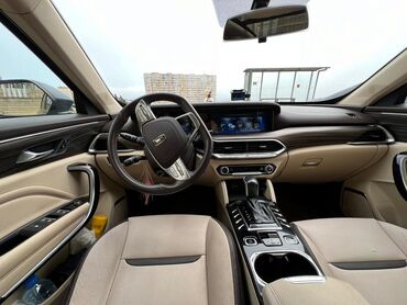 Digər avtomobillər: Bestune T77 – kompakt krossover, qara rəngdə. Xarici dizayn: - Geniş — 12