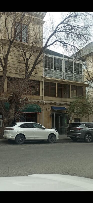 Kirayə kommersiya daşınmaz əmlakı: İcarəyə verilir – mərkəzi küçədə yerləşən hazır restoran/iaşə obyekti