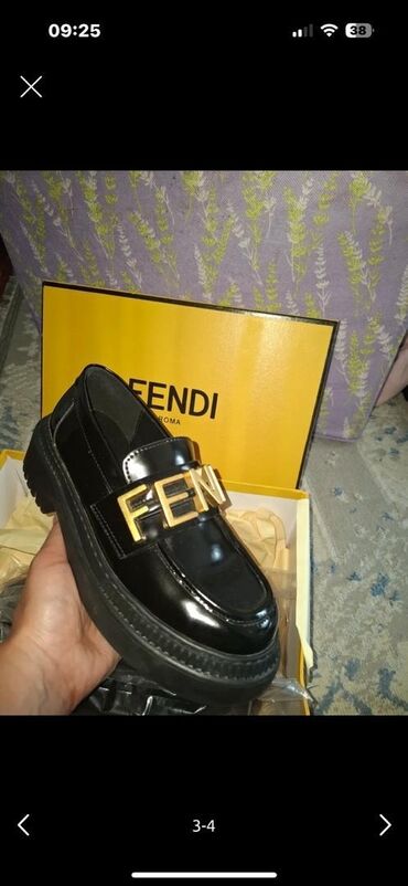 Мокасины и лоферы: Лоферы Fendi (Roma) в классическом чёрном цвете. - Модель: массивные