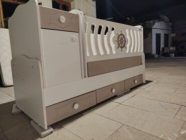 Oğlan və qız üçün, Dördbucaq, Beşik, Dəst ilə, Matras ilə, Yellənmə mexanizm ilə