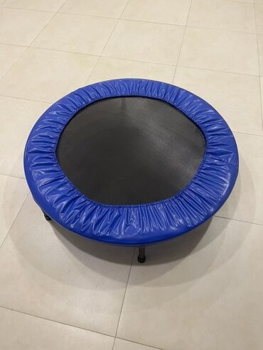 Hovuzlar: Mini fitnes trampolini - Dairəvi forma, təxminən 90–100 sm diametr -