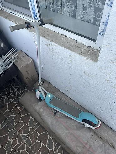 elektrik skutur: Uşaq elektrikli skuter - Rəng: ağ-göy - Geniş, sürüşməyə qarşı rezin — 2
