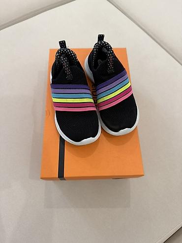nike react: Детские слипоны Skechers в черном цвете с яркими разноцветными — 1