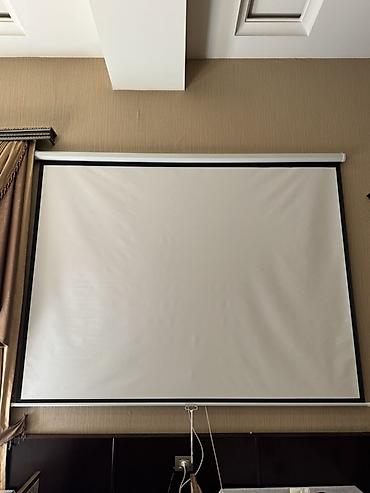 Proyektorlar: Acer proyektor + divar/proyeksiya ekranı dəsti. Hər ikisi biryerdə — 2