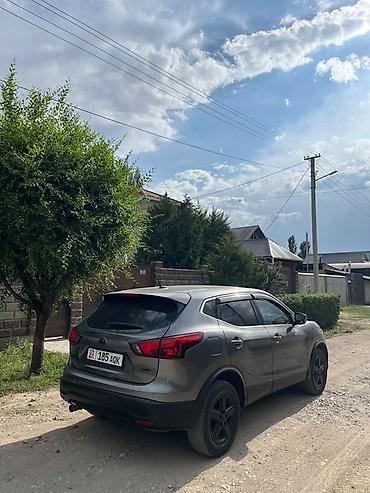 aion авто: Кроссовер серого цвета с кузовом 5‑дверный. Визуально соответствует — 5