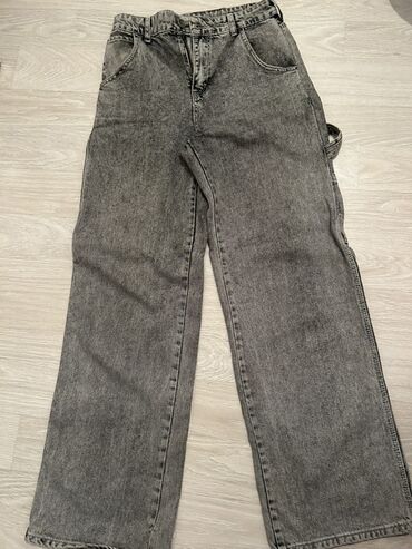 Digər kişi geyimləri: Boz rəngli denim şalvar – “carpenter/utility” stili - Materyal: qalın