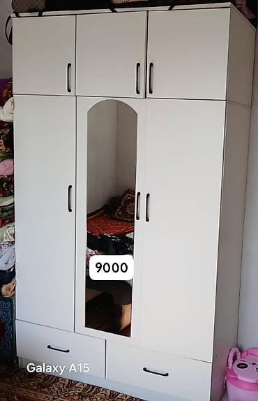 Шкаф для одежды с зеркалом, белый - Конфигурация: трехстворчатый at lalafo.kg Шкаф для одежды с зеркалом, белый - Конфигурация: трехстворчатый