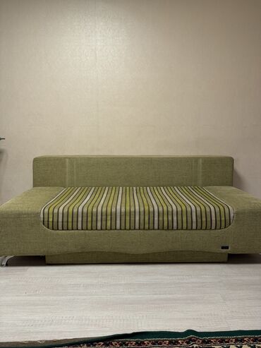 мяхкий мебел: Диван-кровать, цвет - Зеленый, Б/у
